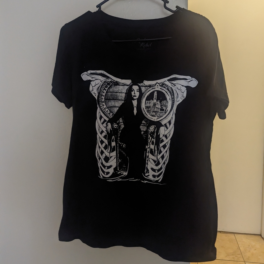 Black T-shirt morticia